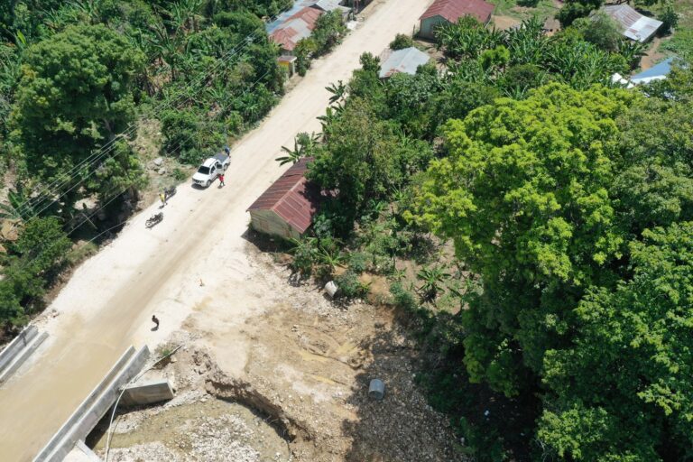 Vista aérea tomada con dron durante un levantamiento