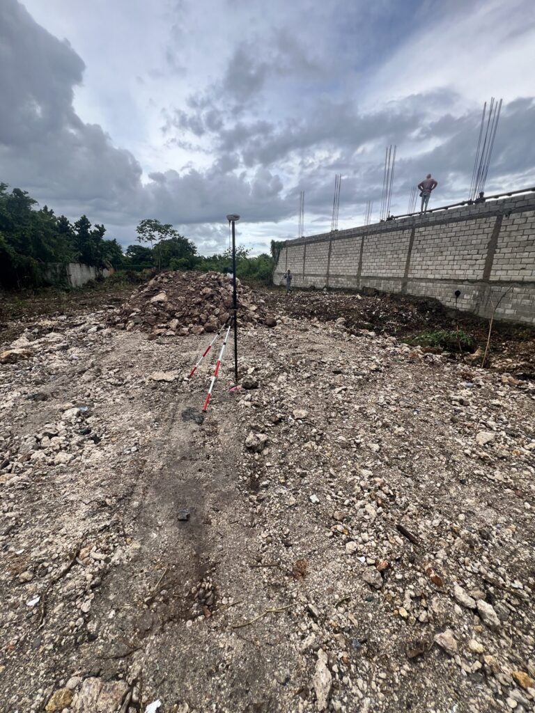 Replanteo y levantamiento con estación total